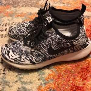animal print tennis shoes nike